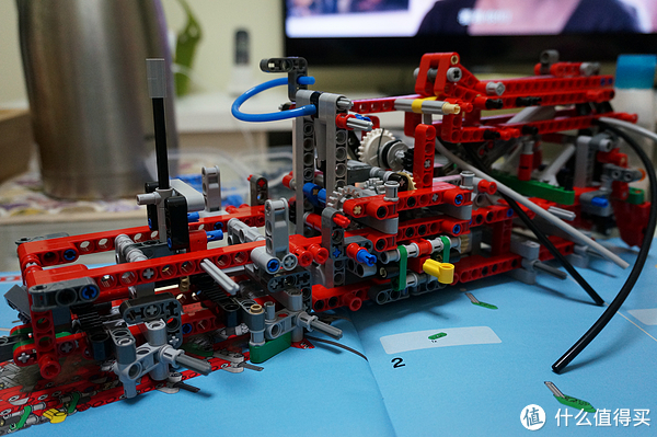 我的lego之旅 篇一:lego 乐高 机械组 technic 2013科技次旗舰 42008