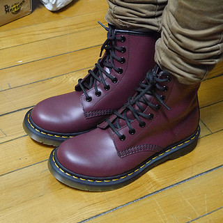 【真人秀】晒晒给女友买的礼物：Dr. Martens 刀马丁 1460 Originals 8 Eye Lace Up 经典女款马丁靴