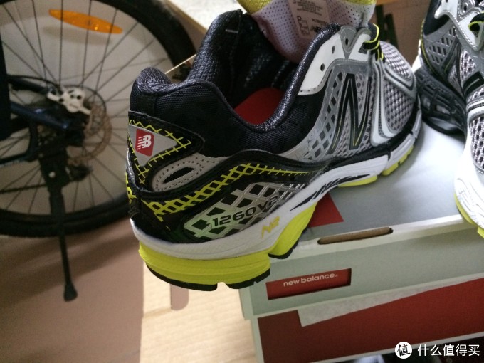 new balance 新百伦 M1260 v2 男款 顶级支撑跑鞋,D与4E宽度对比 纠结宽度的进