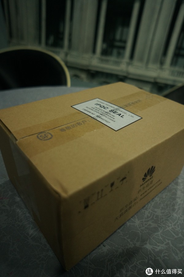 这次华为用的是顺丰快递,成本挺高.