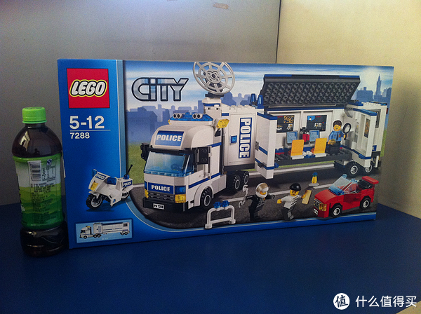 盒子正面。亞馬遜自營的LEGO盒子挑不出任何瑕疵。