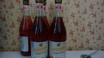 我喝的是酒还是饮料？Cavicchioli 卡维留里 索巴纳 半甜低泡桃红葡萄酒音乐礼盒
