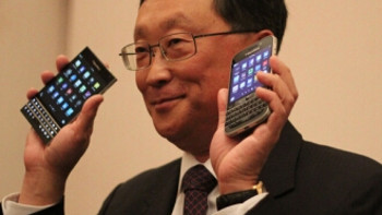 BlackBerry 黑莓CEO展示新机Passport  正方形显示屏+Qwerty键盘