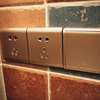 泣血装修 篇三：家庭开关插座设计(上) 认识开关插座与布局