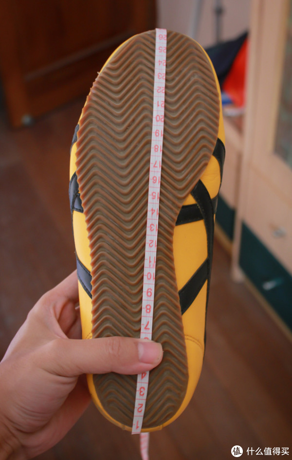 宽度是9cm.