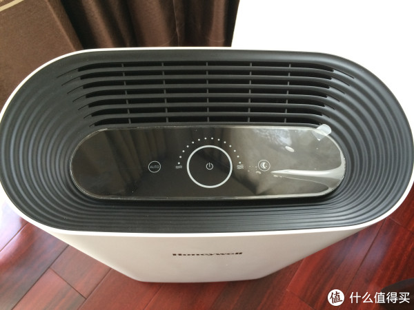 镜面操作面板，看上去很整洁的样子