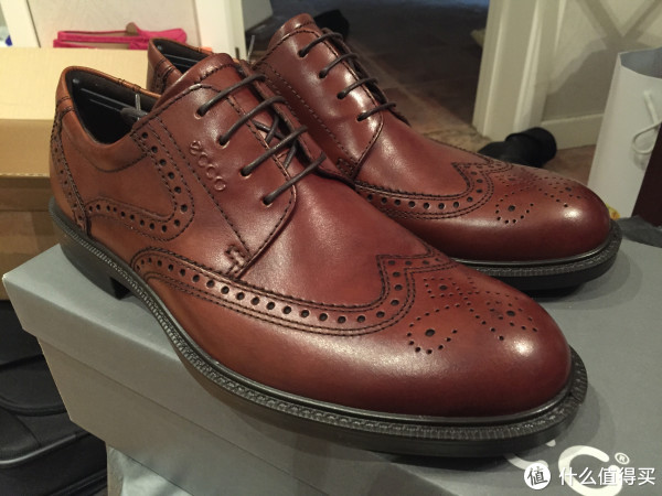 侧视图，光线不太好。