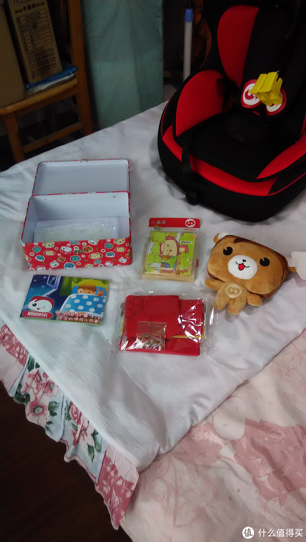↑ 小礼物：小熊+拼图积木+手工布纸巾盒