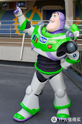 向动画经典致敬:皮克斯版巴斯光年buzz lightyear