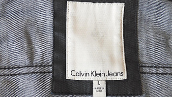 纠结的尺寸：Calvin Klein jeans Coated Modern 黑色涂层牛仔外套