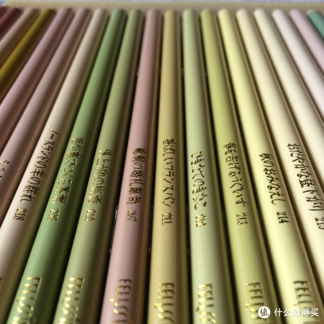 梦虽远 永缤纷:我尘封的felissimo 芬理希梦 500色铅笔