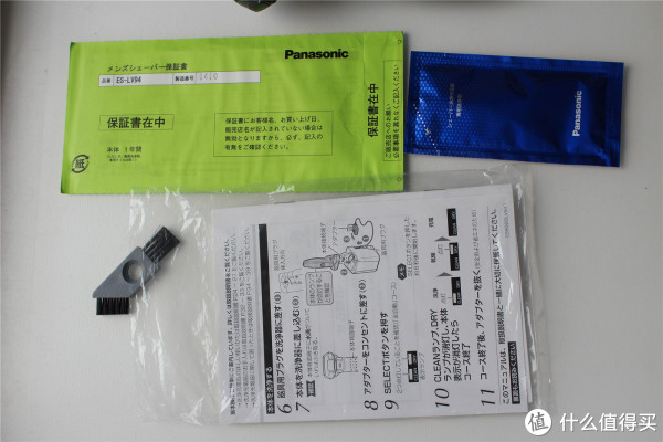 说明书和保修卡（自然保修卡寄不回的）小刷子和一袋清洗剂