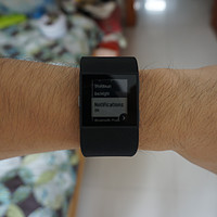 月光召我去奔跑：介于手环与智能手表之间的Fitbit Surge