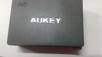 支持 Quick Charge 2.0 快充的 Aukey 3口USB充电器