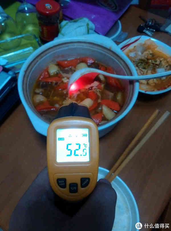 不得不使出体温计了,体温计显示42度,测温仪显示39度,相差好像还可以