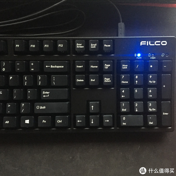 键盘显示器不亮_显示器键盘不亮_电脑开机后显示器和键盘不亮