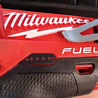 Milwaukee工具-红色的诱惑 篇一：M12 Fuel 1/4 Hex Impact Driver