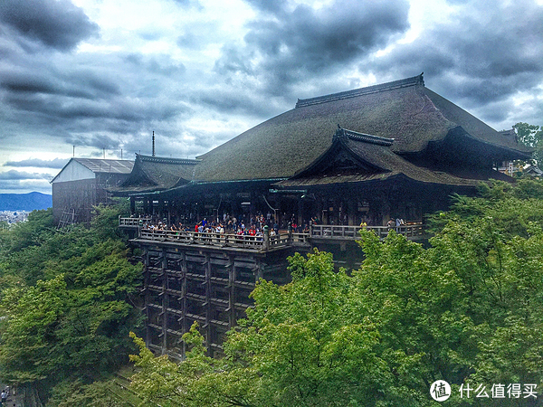 清水寺的清水舞台,是日本国宝级文物