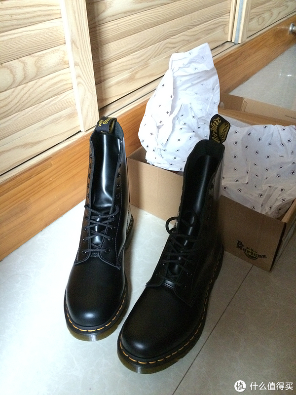 39码大脚妹子的dr martens 1490 10孔马丁靴 伪开箱 真人秀