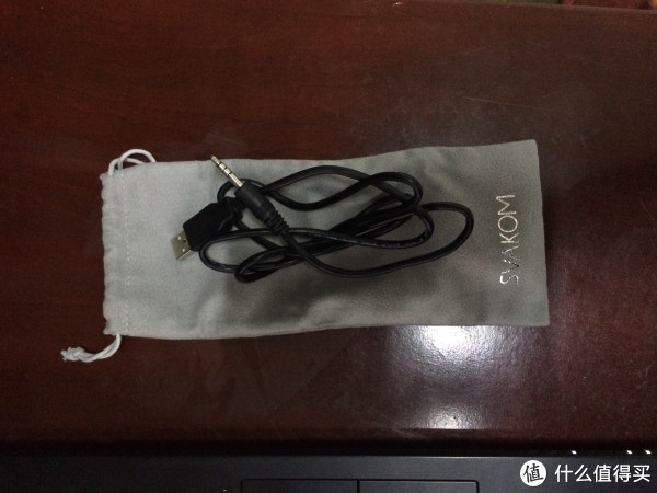 还真是个耳机孔！