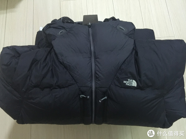 L6整体 给人很厚重的感觉,而且确实很厚重。描述说重1.1KG。 L6整体 给人很厚重的感觉,而且确实很厚重。描述说重1.1KG。