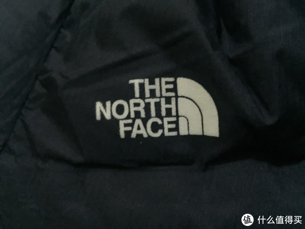 标的材质不同于其他材质,类似于磨砂质地的。 标的材质不同于其他材质,类似于磨砂质地的。