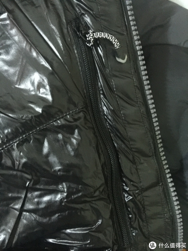 与刚才外面两个口袋对应里面还有两个口袋,一共有8个口袋... 与刚才外面两个口袋对应里面还有两个口袋,一共有8个口袋...