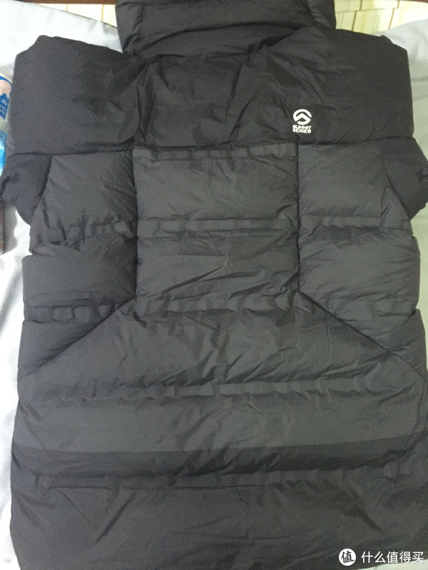 衣服背面。方方正正的~ 衣服背面。方方正正的~