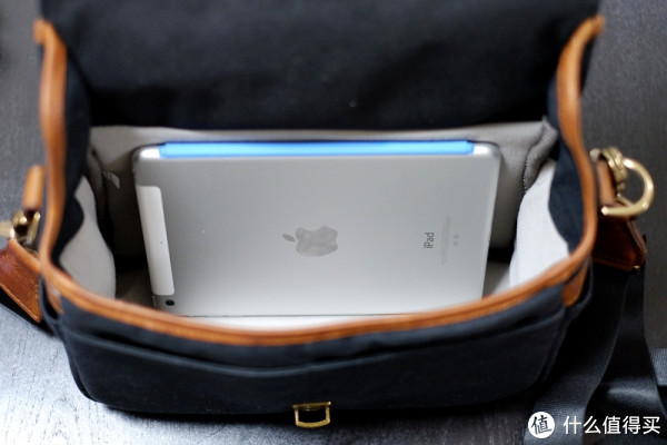 可完整装入IPAD&nbsp;MINI