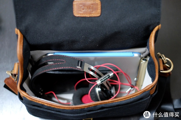 可装入IPAD&nbsp;MINI和小数码