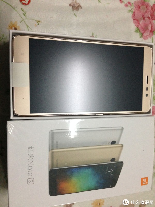 金色晃眼照