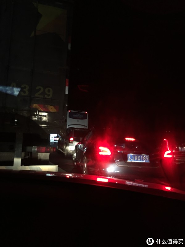 苏通大桥坑爹的堵车中.