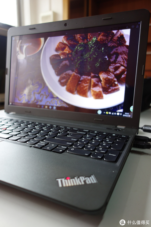 ThinkPad E555 笔记本电脑的屏幕测试