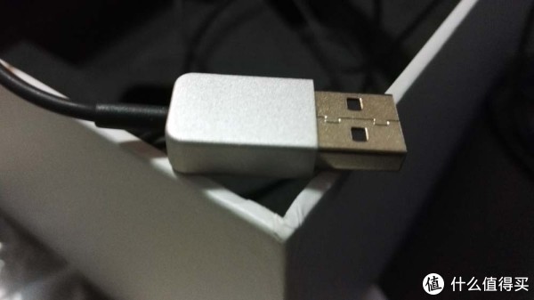 最后给个USB充电口的特写