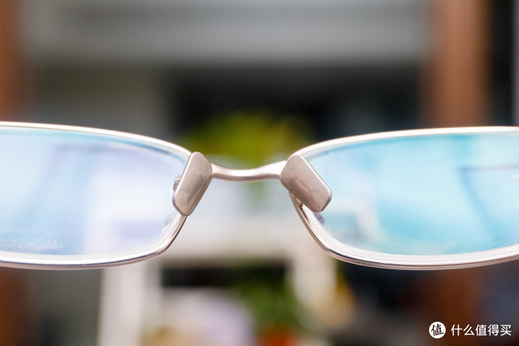 更换眼镜小部件 - 硅胶鼻托换为钛鼻托_高清大