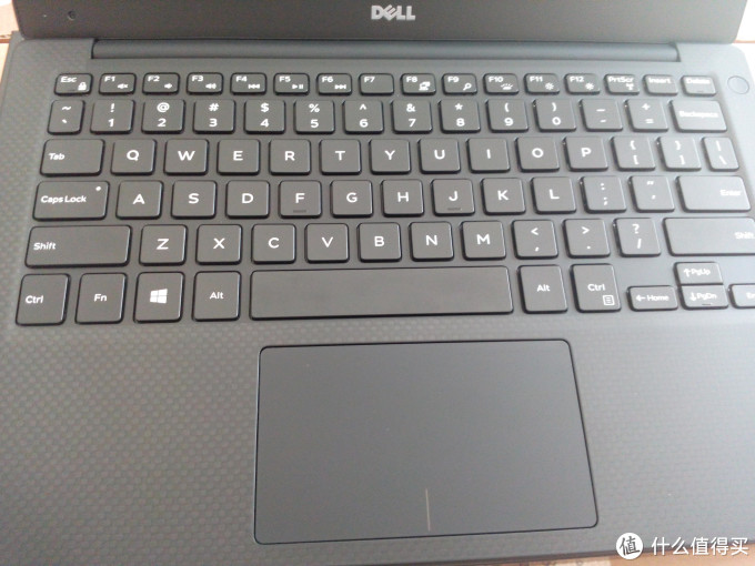 戴尔笔记本电脑已经使用了两年，没有理由闪烁