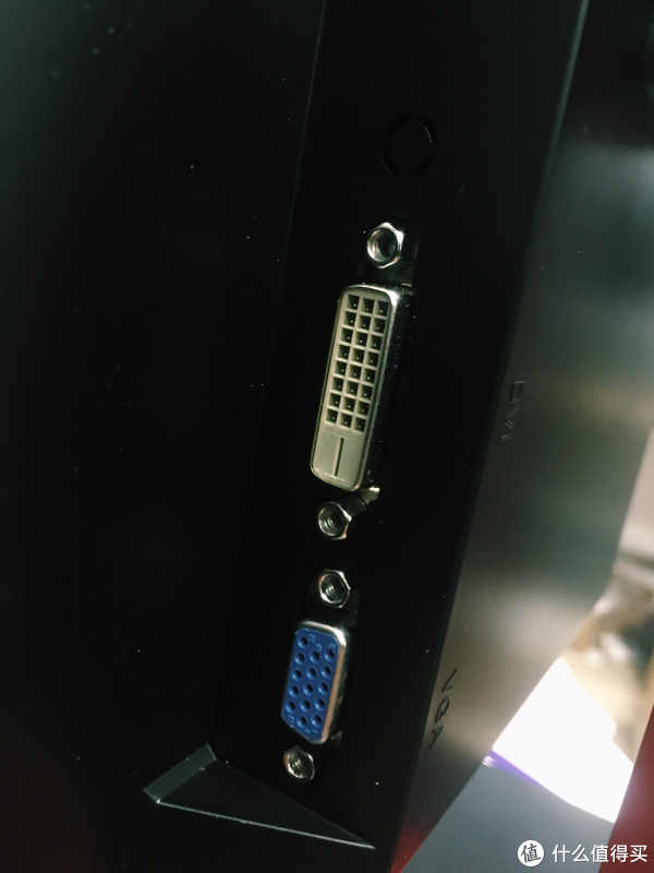 hkc g2433游戏显示器 怎么调仰角_hkc显示器怎么调_hkc t2211l 不自动切换显示