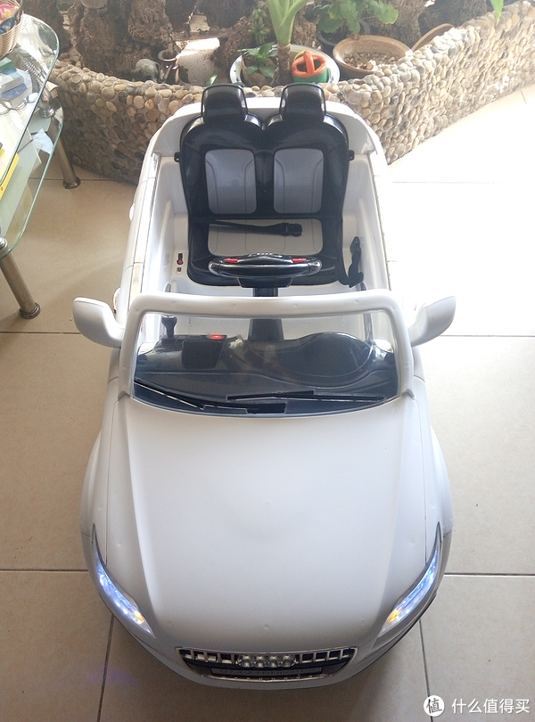 Audi奥迪Q7儿童电动车  俯视