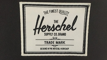 Herschel Supply 双肩背包的使用感受：去年买的，超耐磨
