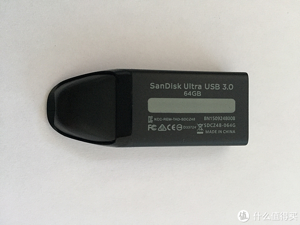 闪迪至尊高速cz48usb30u盘外观展示绳子usb口