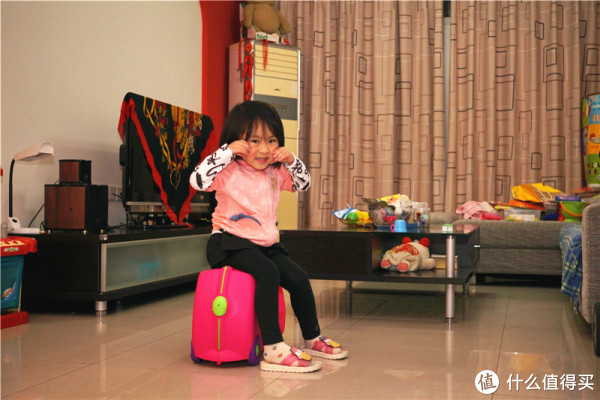 英国Trunki TR0061-GB01 小朋友行李箱侧坐示意图