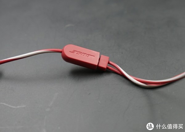 BOSE SoundTrue In Ear 耳塞式耳机分线处实拍图
