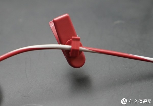 BOSE SoundTrue In Ear 耳塞式耳机线夹实拍图
