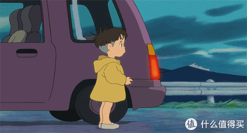 崖の上のポニョ)是由宫崎骏导演编剧,吉卜力工作室制作的长篇动画电影