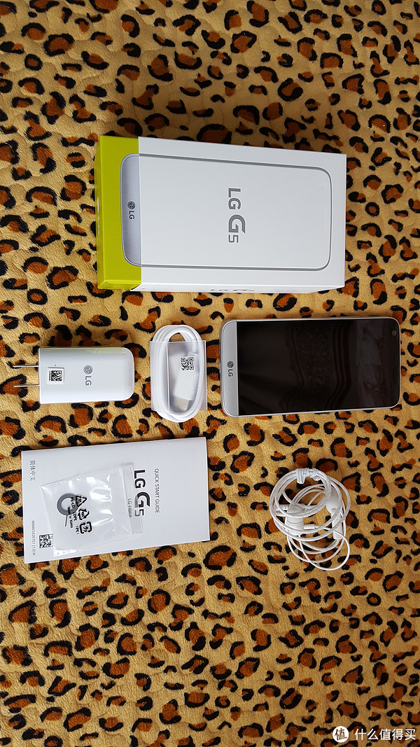 LG G5 手机及配件实拍图