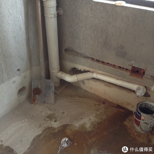 入墙式排水管的好处是避免橱柜开槽什么的,比较节约空间.