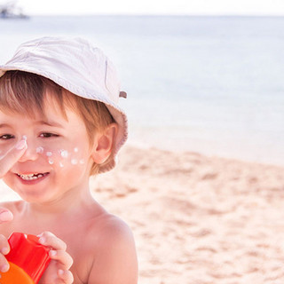 如何给孩子选择一款安全有效的防晒霜？