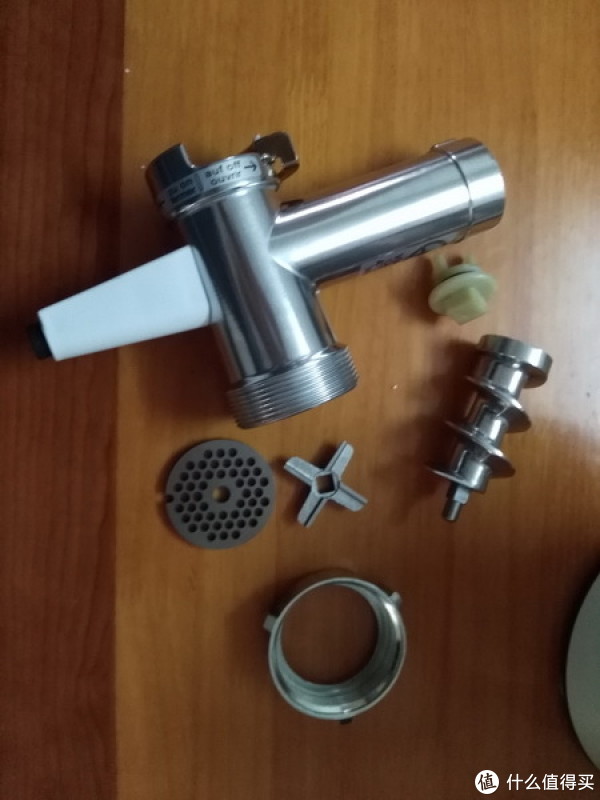 绞肉器能全部拆除清洗，非常的方便。