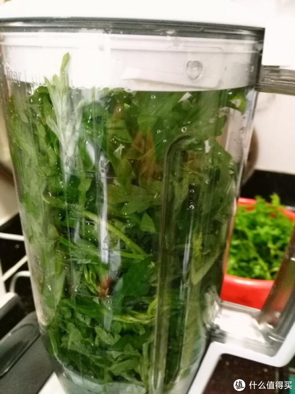 分次放入，有加少量的水，会有卡住的情况，得停机筷子撩开