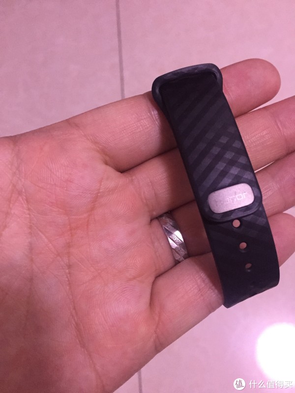 畅玩手腕A1背面